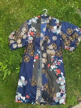 Natori M NO BELT Navy Floral Kimono Robe with Gold and Red Accents